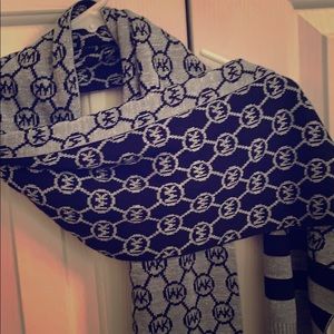 Michael Kors reversible scarf